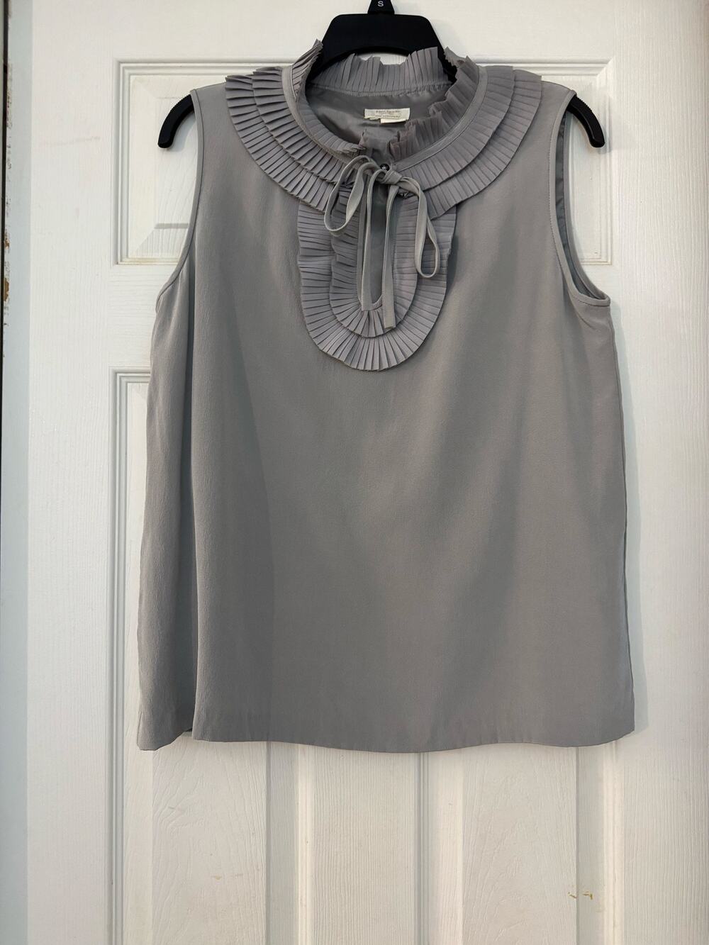 kate spade NEW YORK Gray Pleated Tiered Ruffle Collar Sleeveless Blouse size M